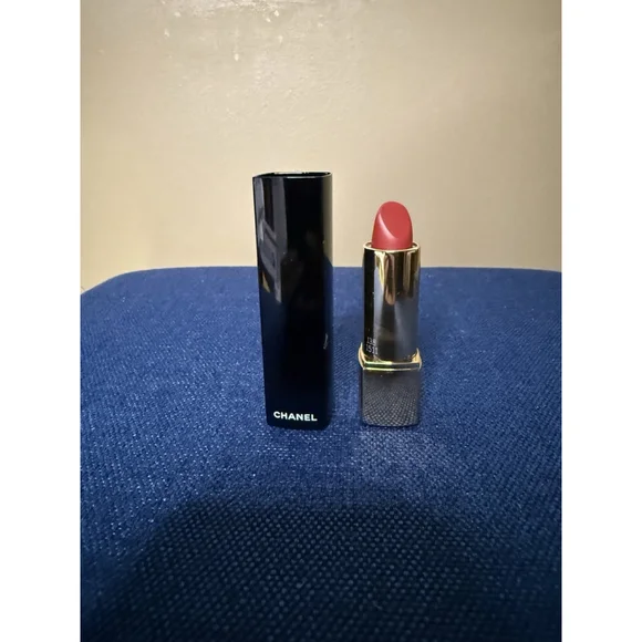 Chanel Allure Velvet Lipstick In Rouge Vie Radiant #138 - Picture 5 of 8